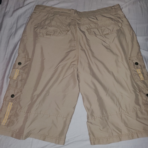 Vintage 90s Macgear Tan Cargo Shorts with Yellow Stitching size 40 - Picture 3 of 13